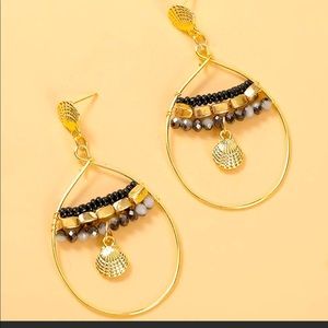 Stunning earrings - great item to pack for your winter vacation!